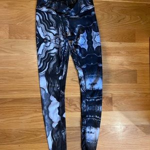 ALO Sz Small Marble Print Leggings